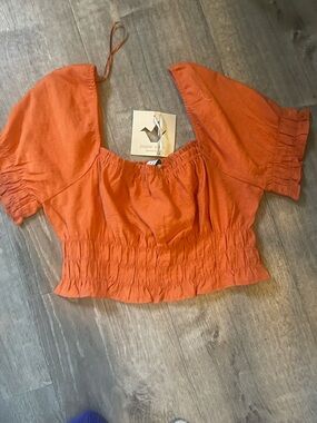 PAPER CRANE Size Medium Orange
Crop Top NWT